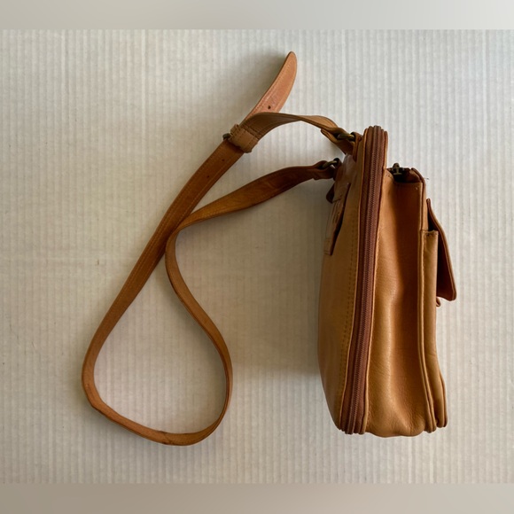 Fossil Explorer Crossbody Natural Tan - Picture 4 of 14